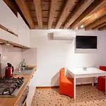 Apartment Frari 2 By Venicevillas *