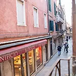 Frari 2 By Venicevillas Διαμέρισμα *